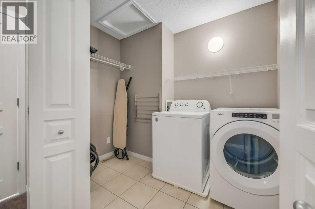 Single Family House for Sale in  Everridge Gardens SW Evergreen Calgary 