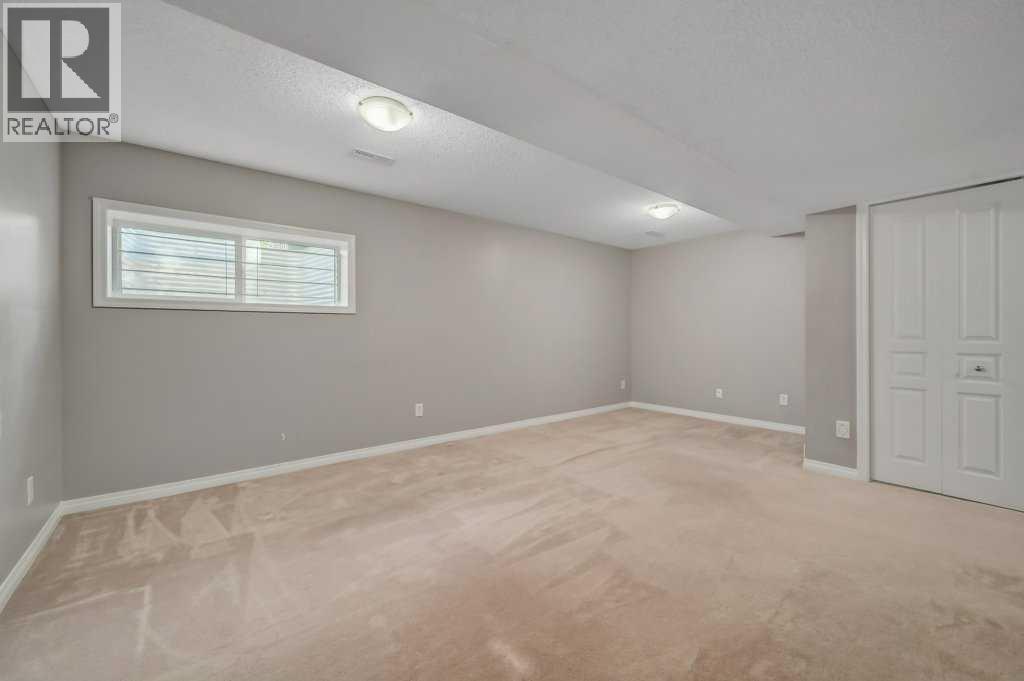 Single Family House for Sale in  Everridge Gardens SW Evergreen Calgary 