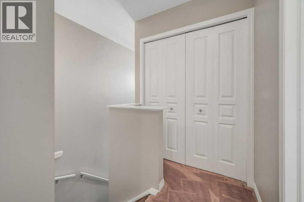 Single Family House for Sale in  Everridge Gardens SW Evergreen Calgary 