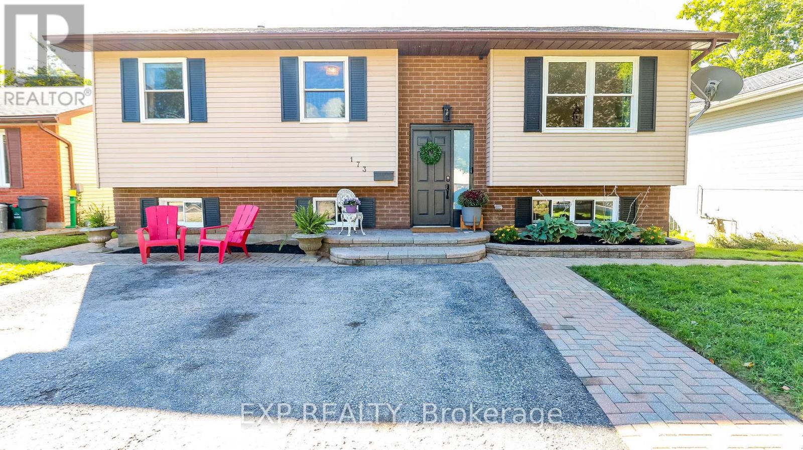 Photo 2 of 173 Shannon Street, Orillia ON
