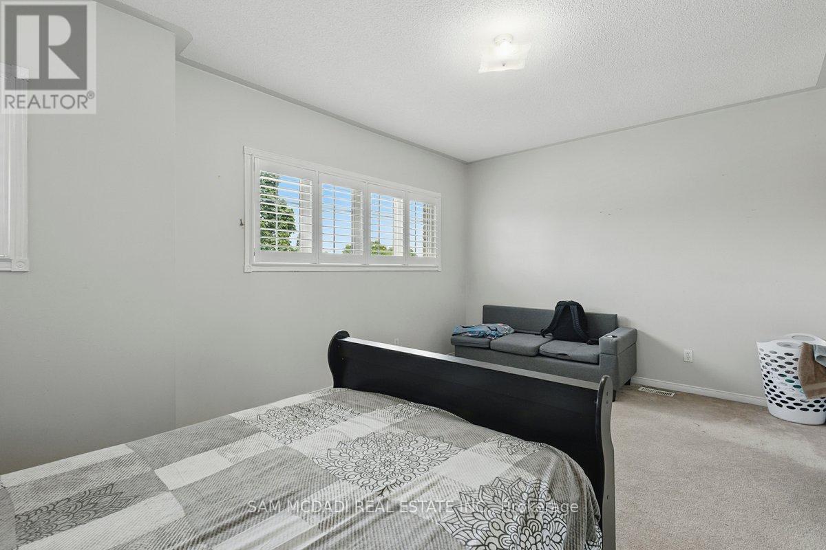 Photo 10 of 7258 Dime Crescent, Mississauga ON