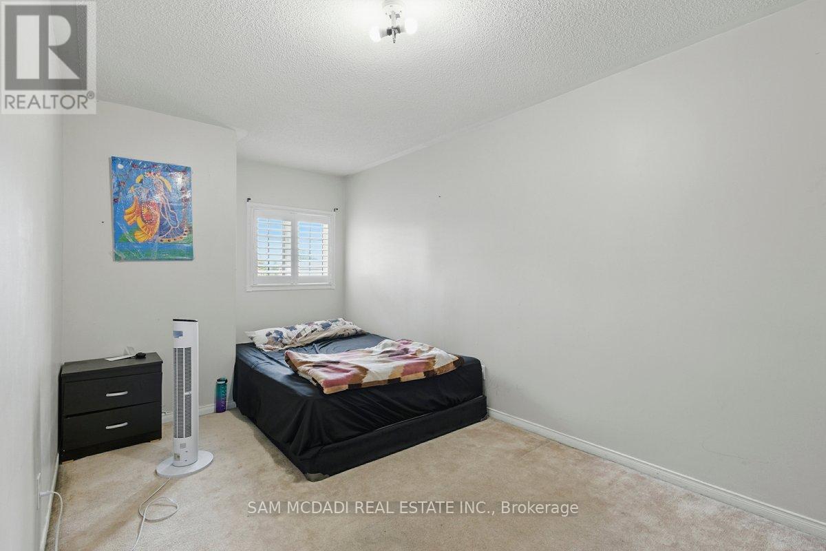 Photo 11 of 7258 Dime Crescent, Mississauga ON