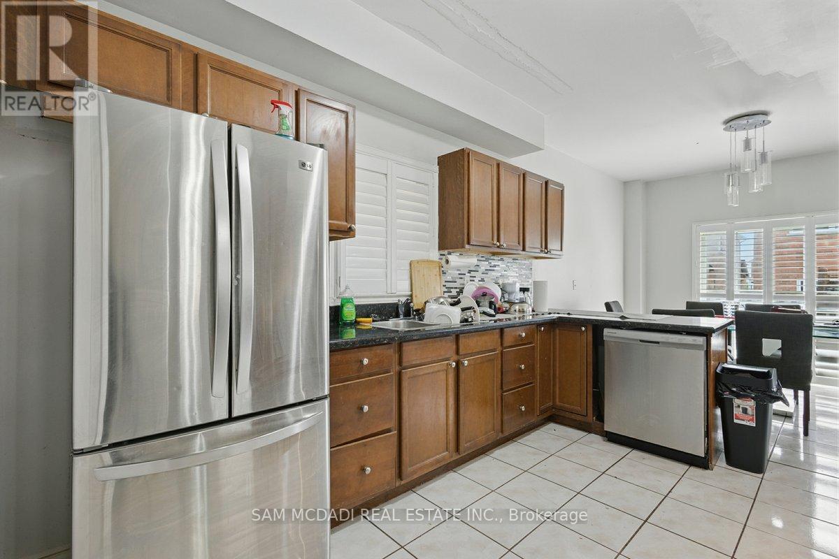 Photo 3 of 7258 Dime Crescent, Mississauga ON