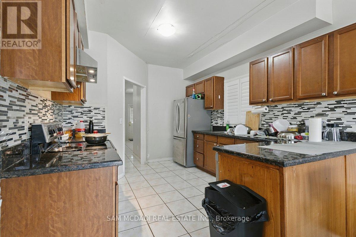 Photo 4 of 7258 Dime Crescent, Mississauga ON