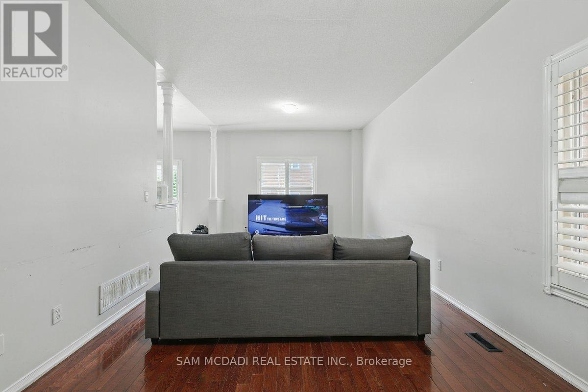 Photo 5 of 7258 Dime Crescent, Mississauga ON