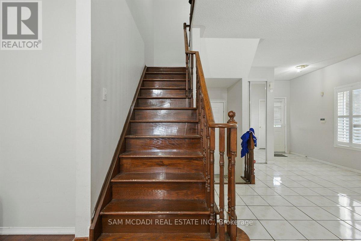Photo 8 of 7258 Dime Crescent, Mississauga ON