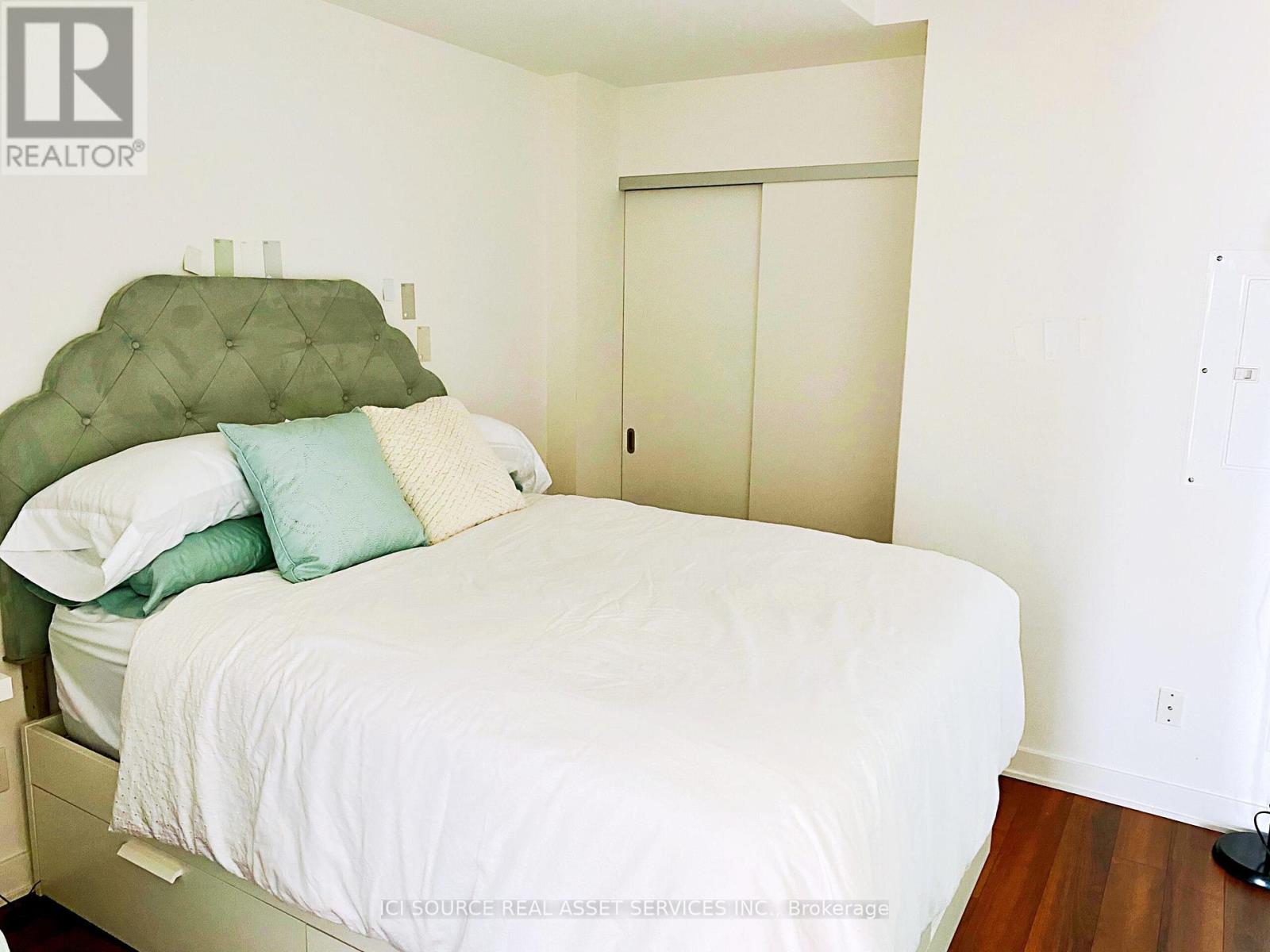 Photo 6 of 2204 210 Simcoe Street, Toronto ON