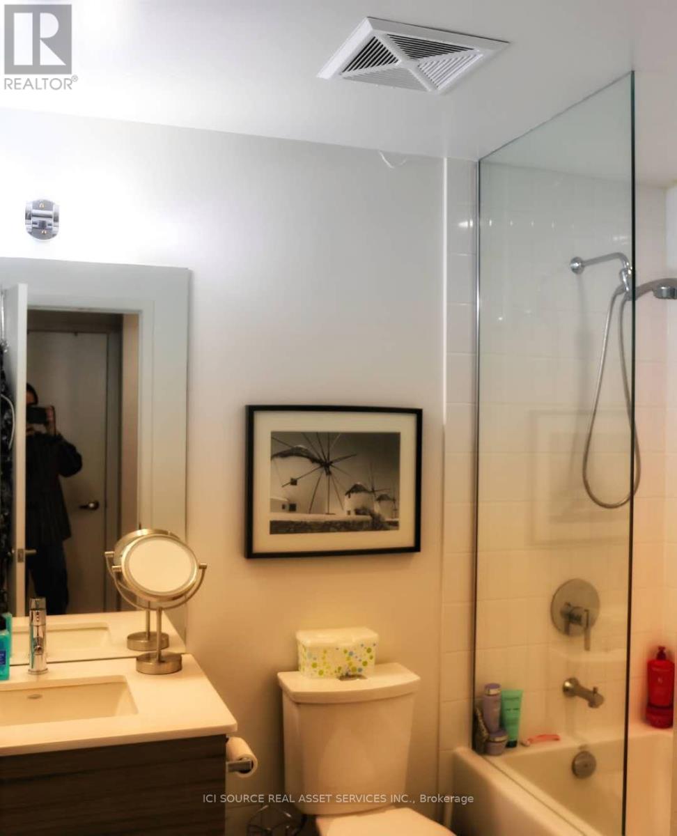 Photo 8 of 2204 210 Simcoe Street, Toronto ON