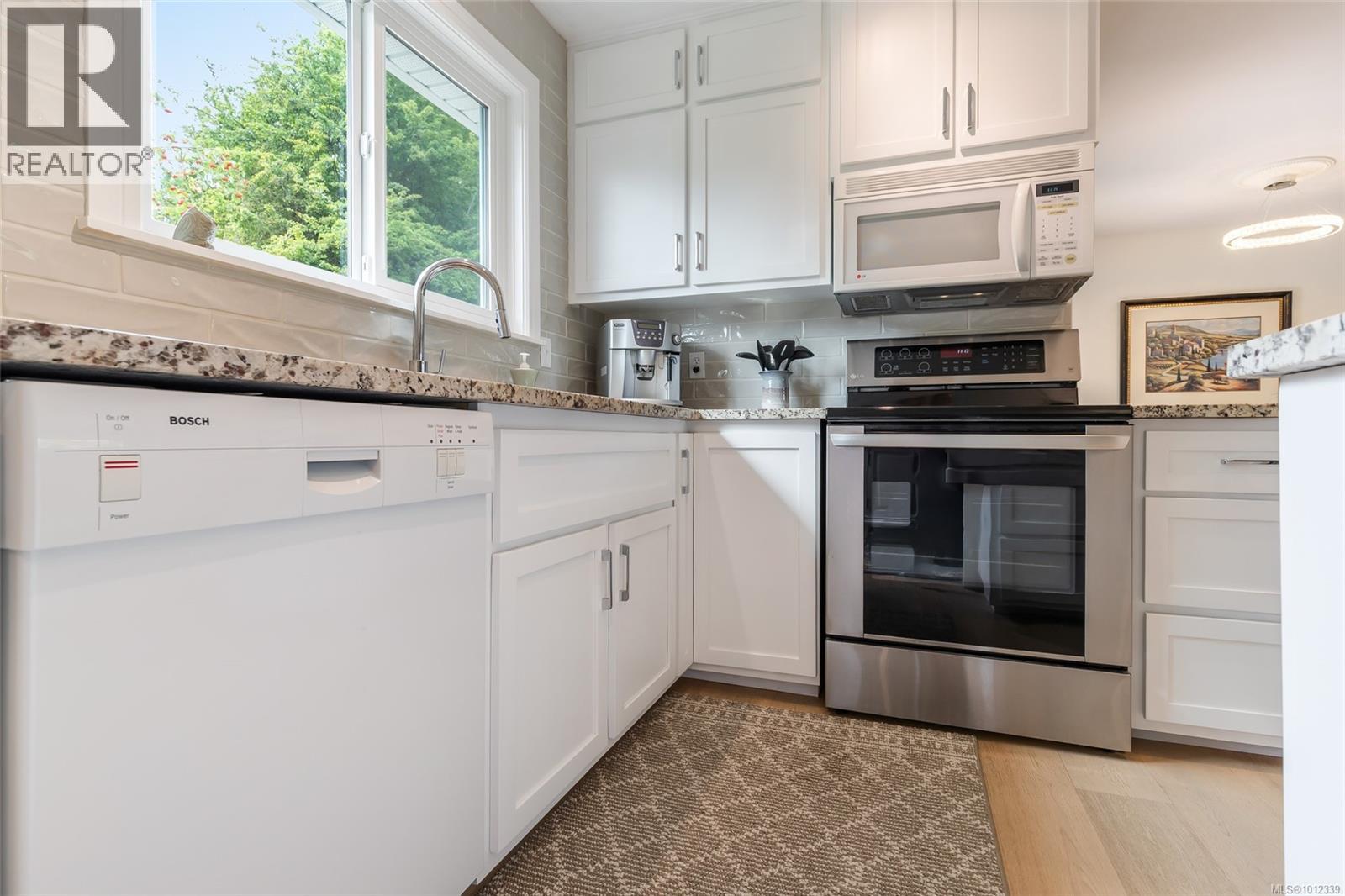 Photo 21 of 228 Potlatch St, Parksville BC