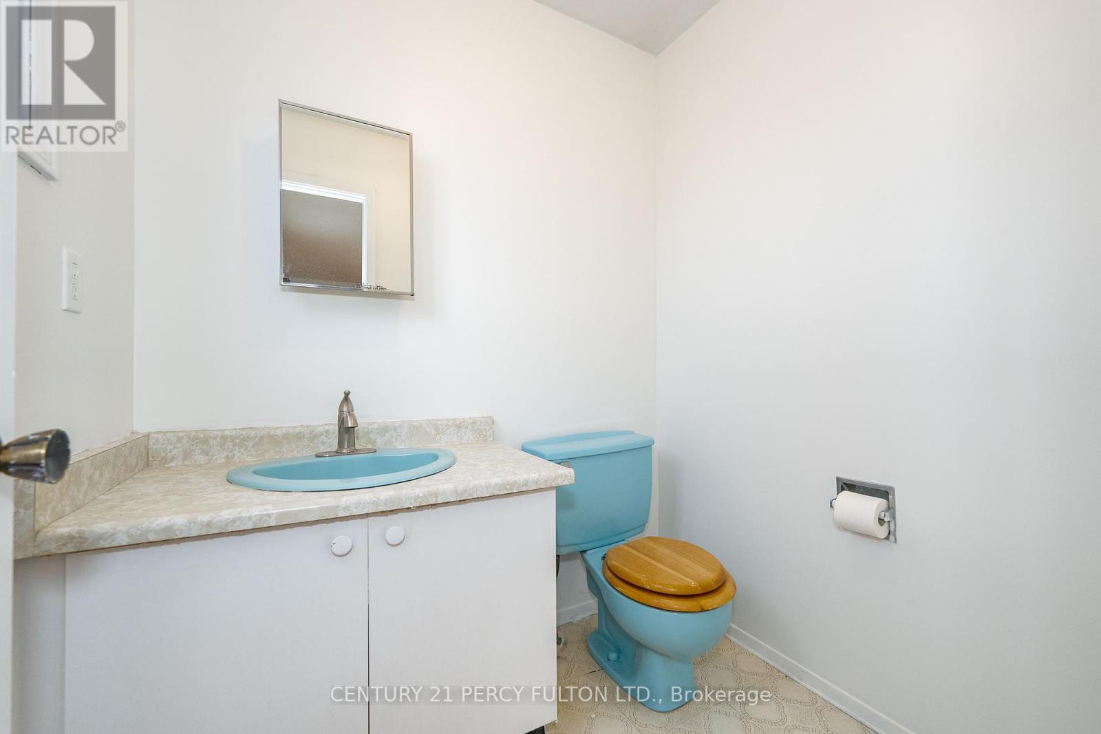 Photo 12 of 45 Whitley Castle Crescent, Toronto ON