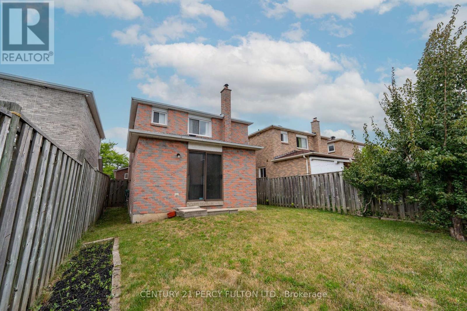 Photo 14 of 45 Whitley Castle Crescent, Toronto ON