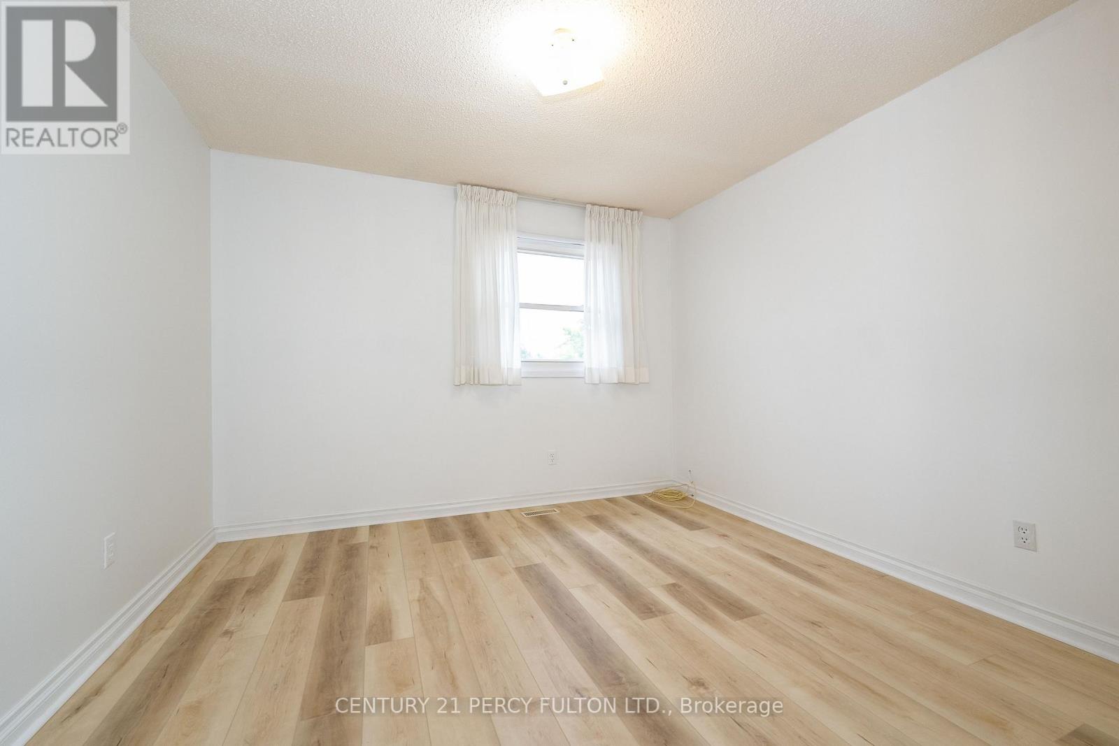 Photo 7 of 45 Whitley Castle Crescent, Toronto ON
