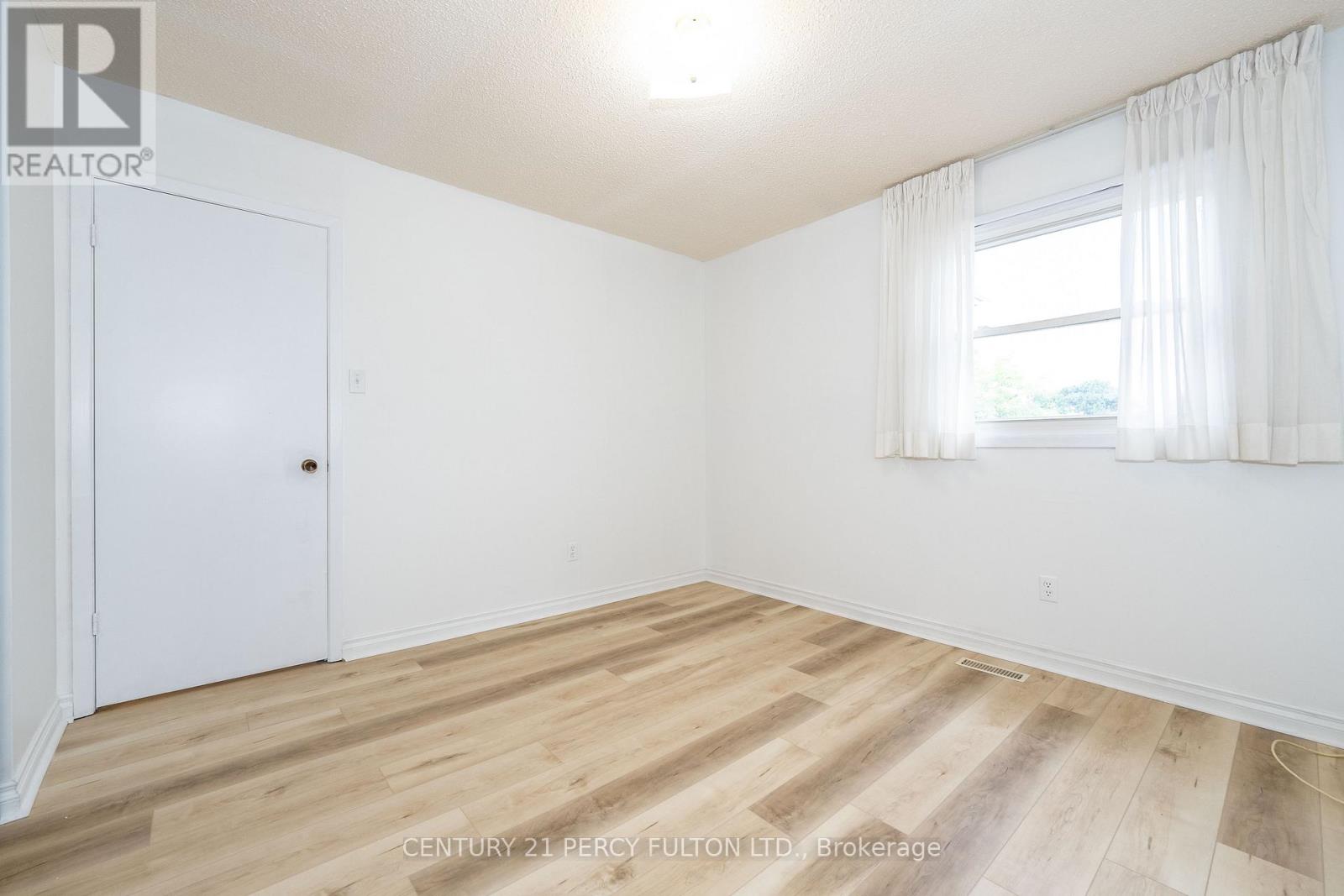 Photo 8 of 45 Whitley Castle Crescent, Toronto ON