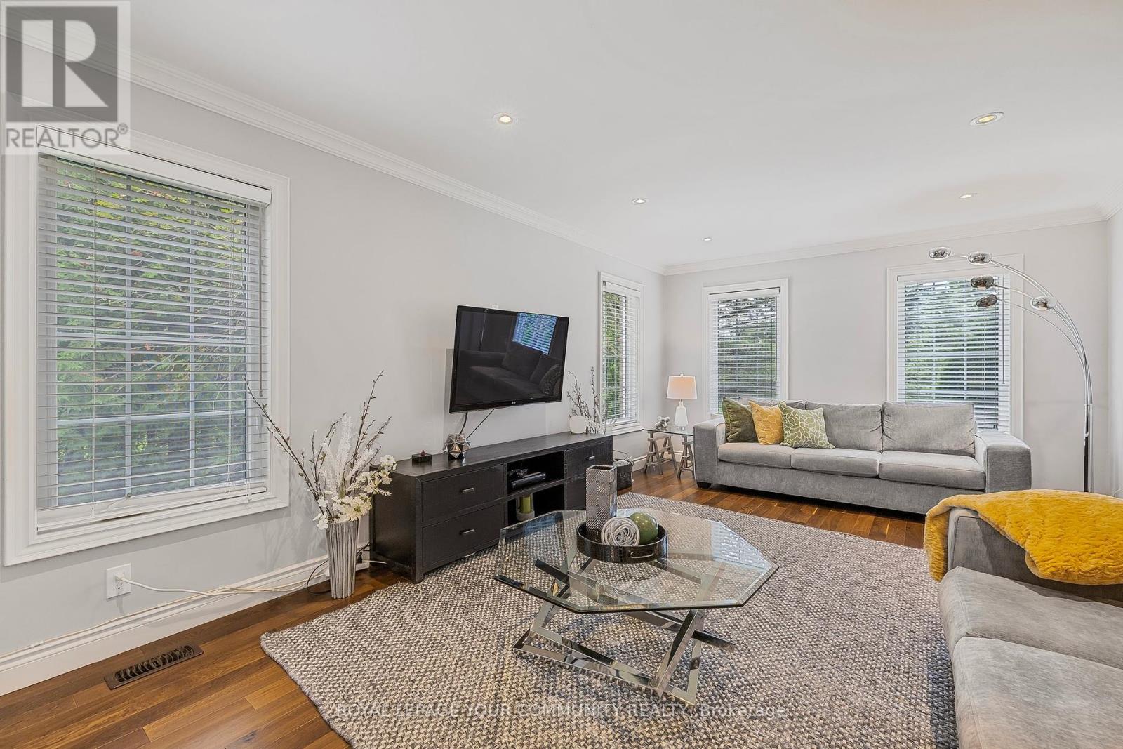 Photo 11 of 1189 Kingdale Road, Newmarket ON
