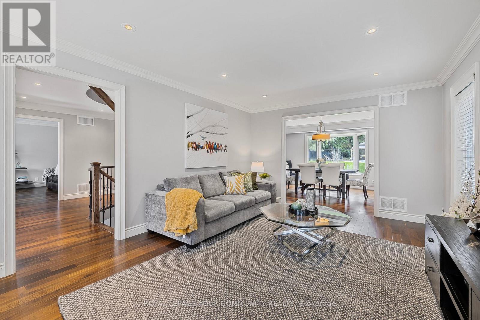 Photo 12 of 1189 Kingdale Road, Newmarket ON