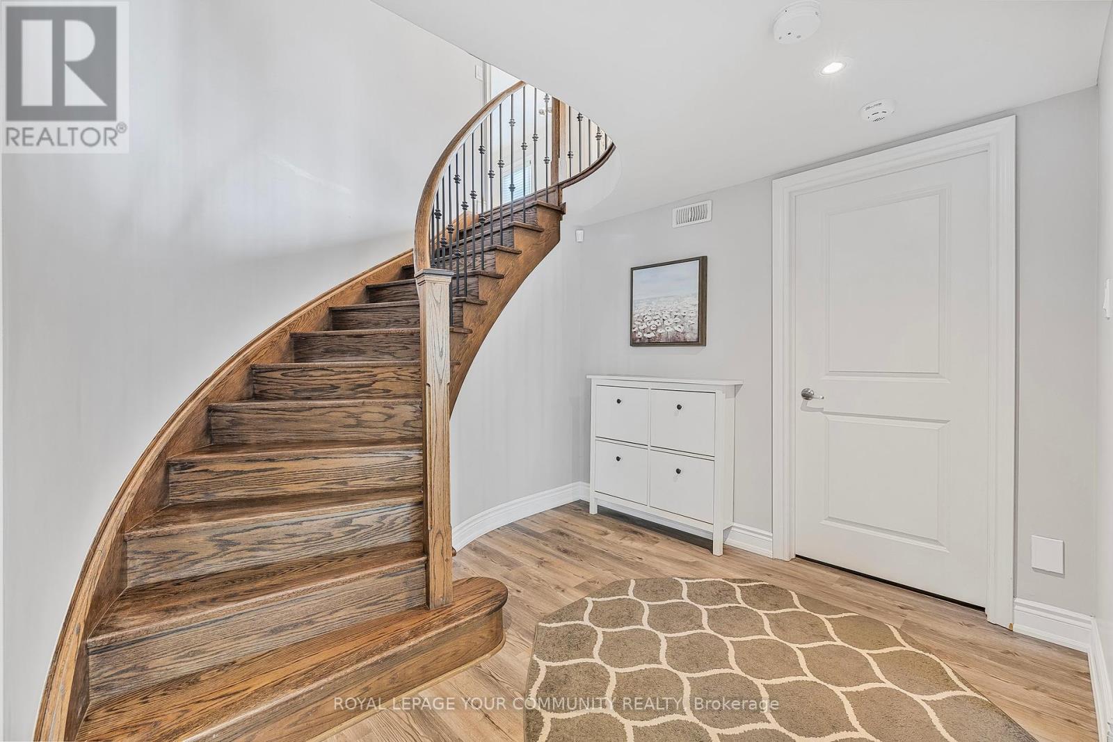 Photo 23 of 1189 Kingdale Road, Newmarket ON