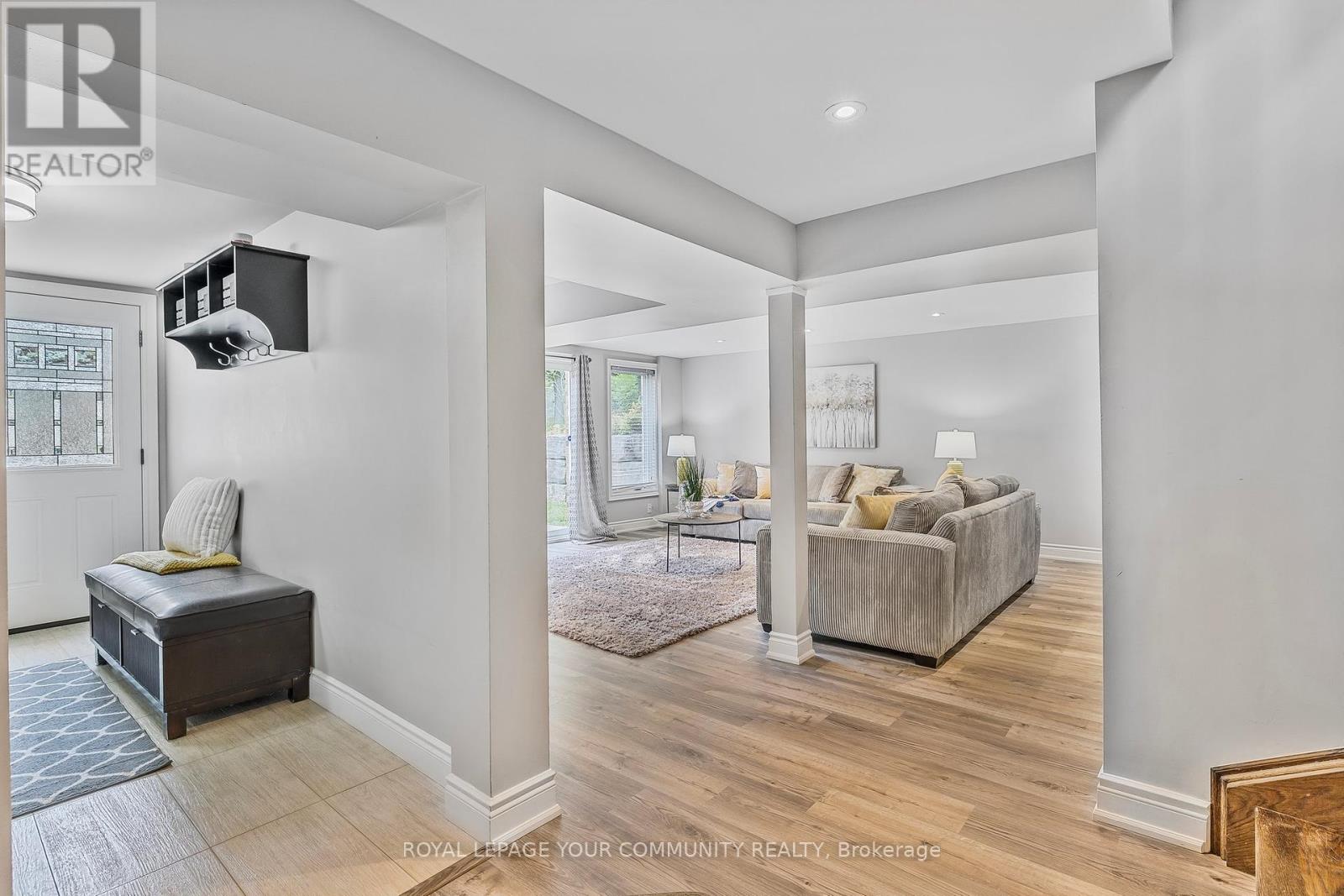 Photo 24 of 1189 Kingdale Road, Newmarket ON