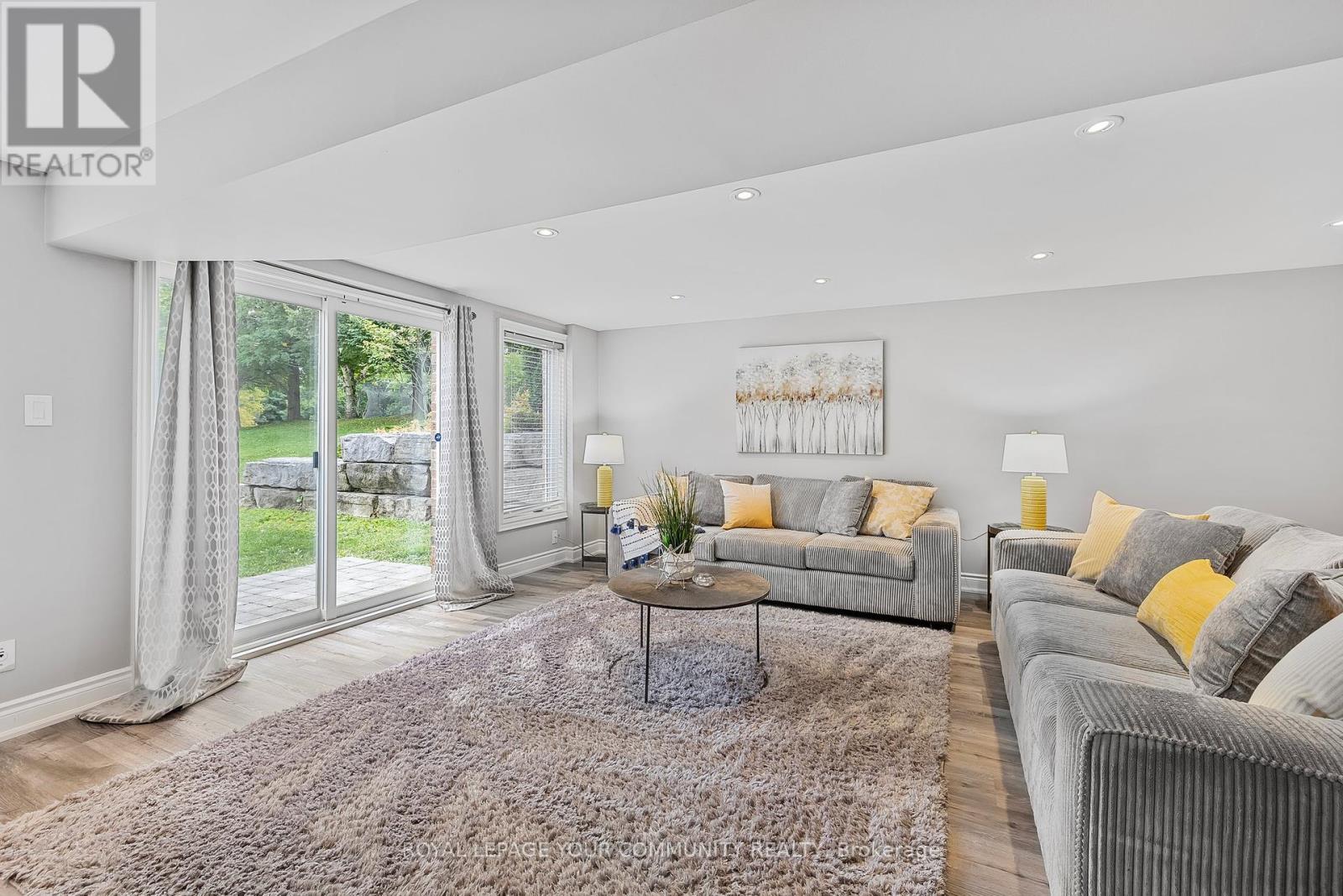 Photo 25 of 1189 Kingdale Road, Newmarket ON