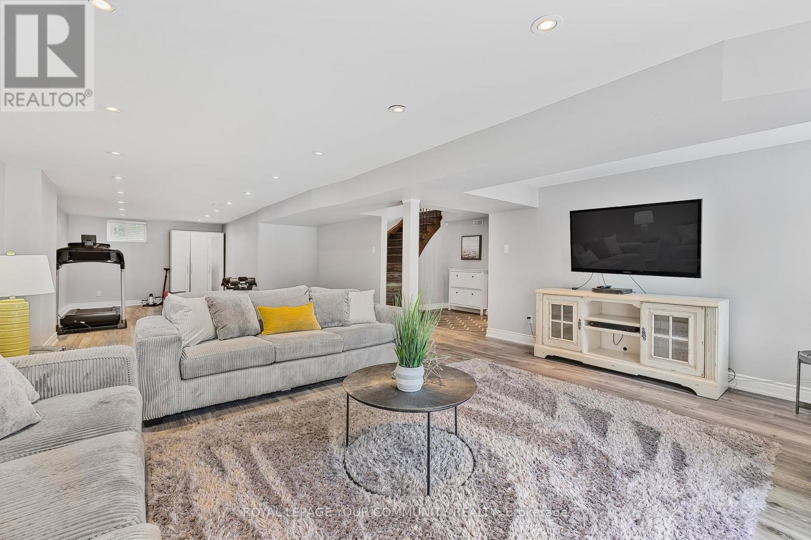 Photo 26 of 1189 Kingdale Road, Newmarket ON