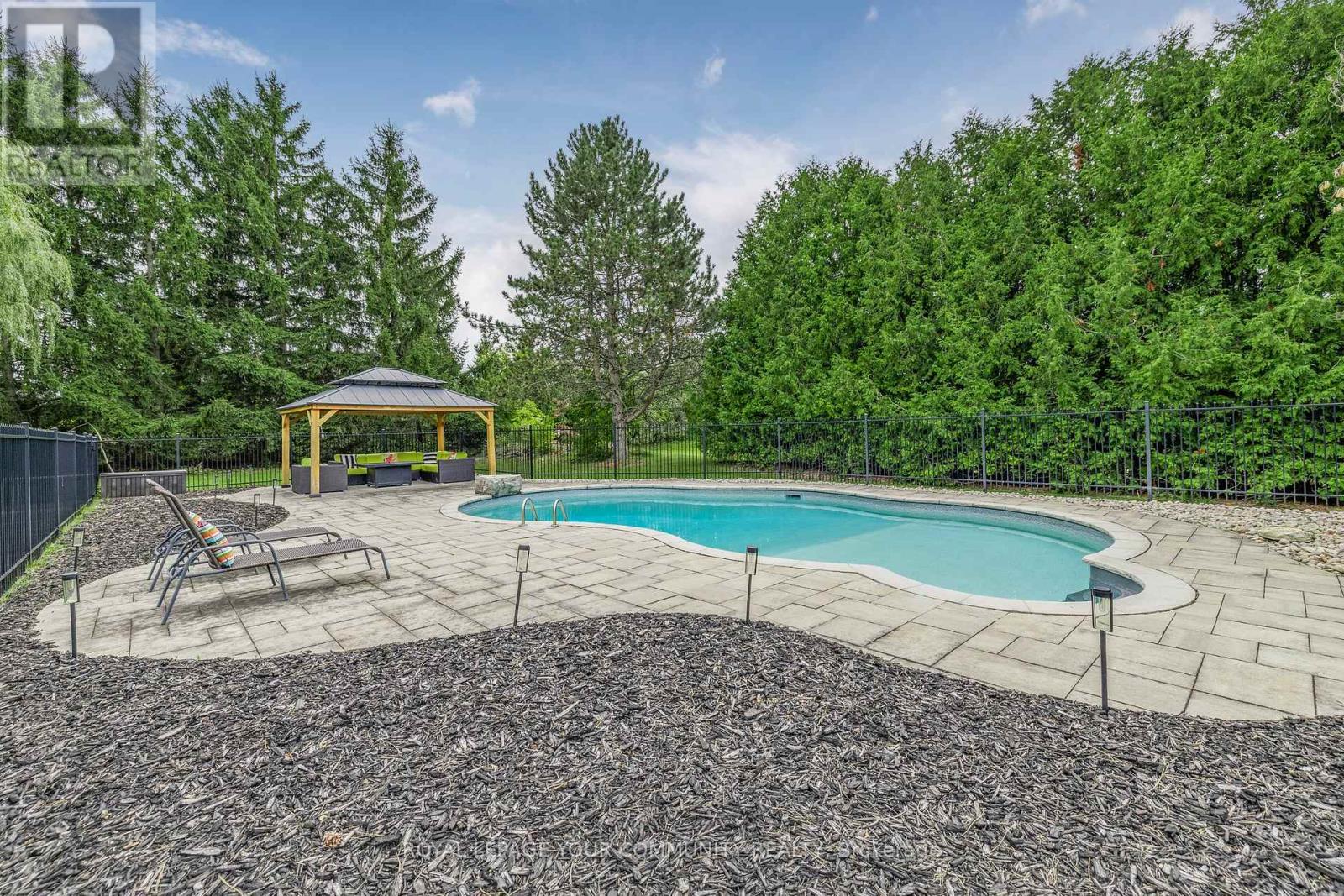 Photo 32 of 1189 Kingdale Road, Newmarket ON