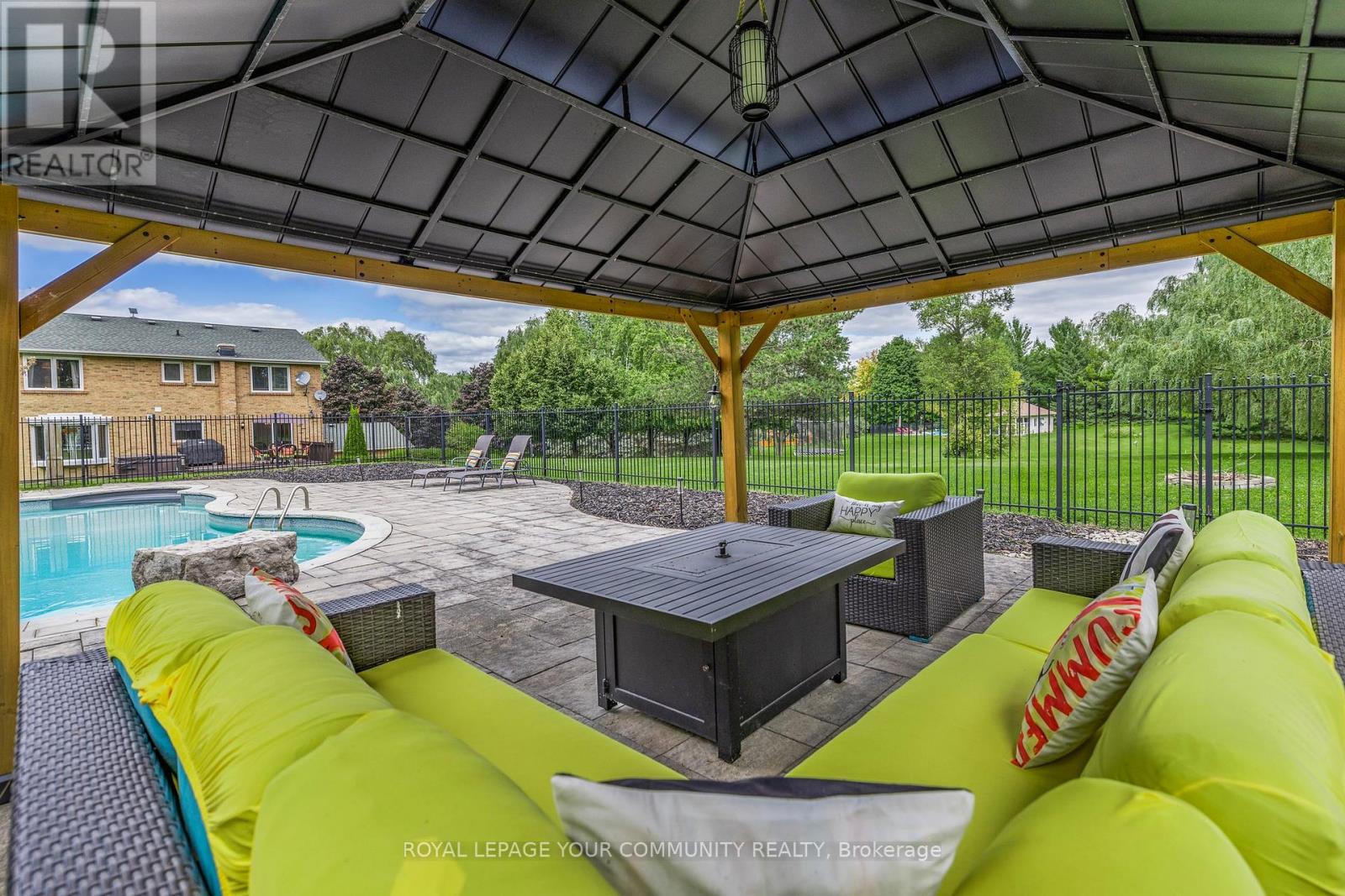 Photo 34 of 1189 Kingdale Road, Newmarket ON