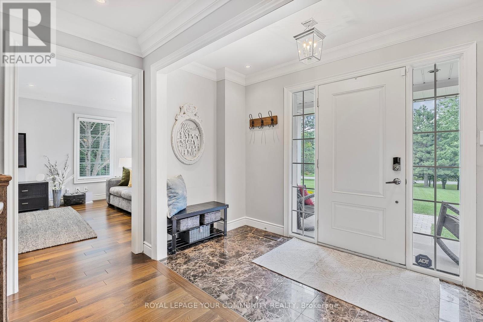 Photo 4 of 1189 Kingdale Road, Newmarket ON