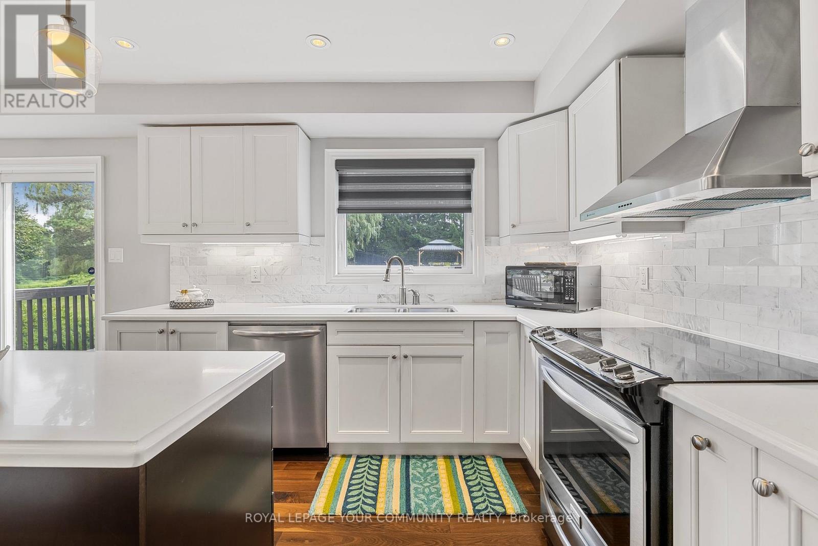Photo 8 of 1189 Kingdale Road, Newmarket ON