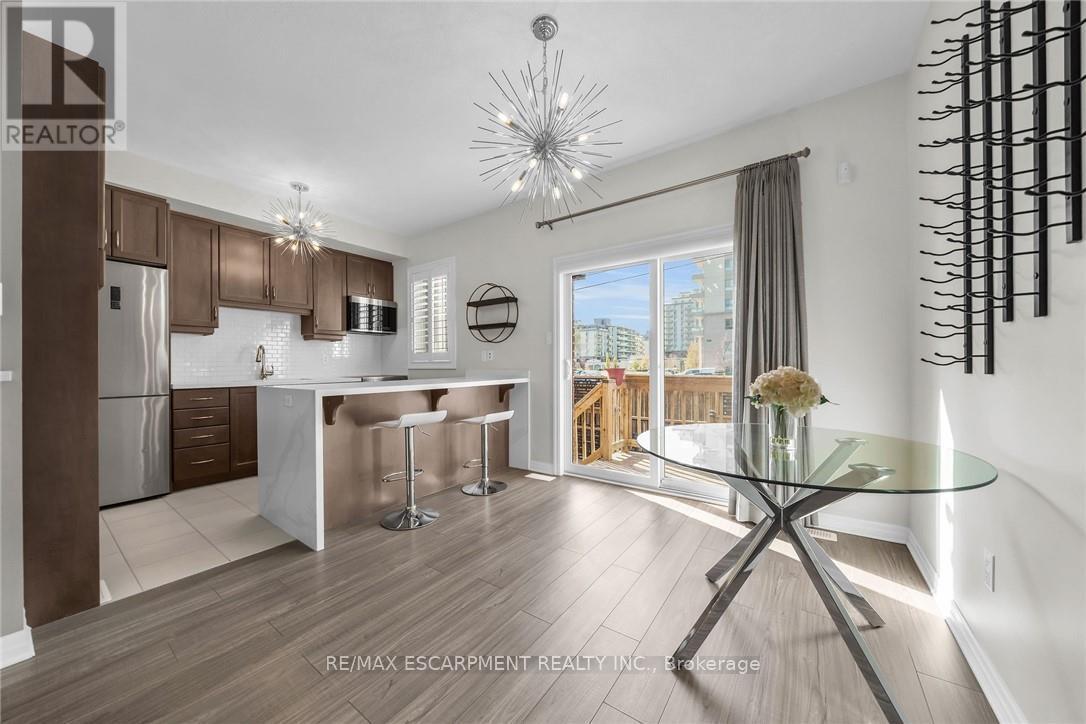Photo 12 of 25 70 Plains Road W, Burlington ON