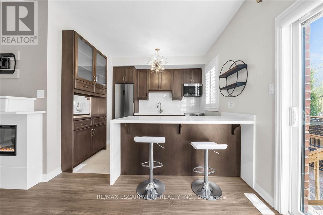 Photo 16 of 25 70 Plains Road W, Burlington ON