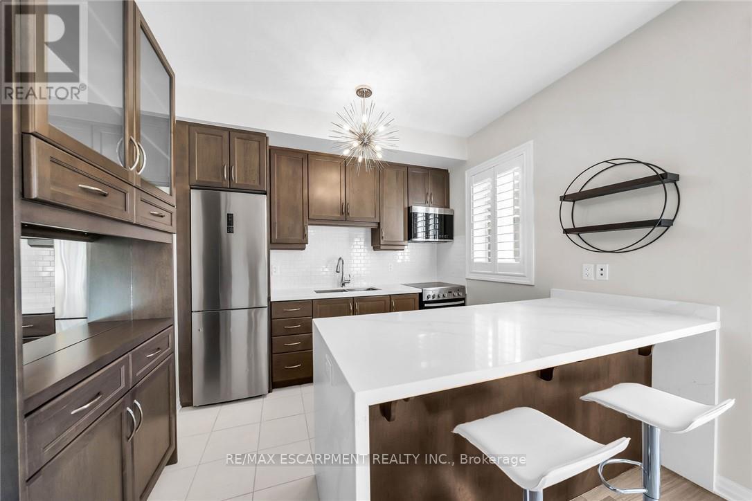 Photo 17 of 25 70 Plains Road W, Burlington ON