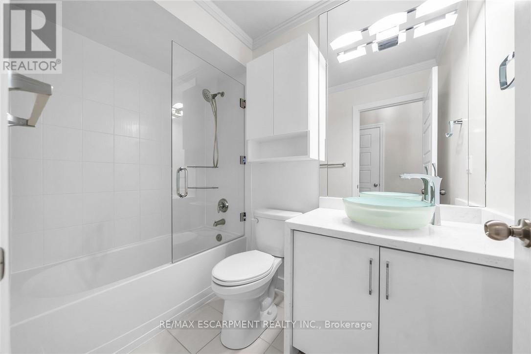 Photo 23 of 25 70 Plains Road W, Burlington ON