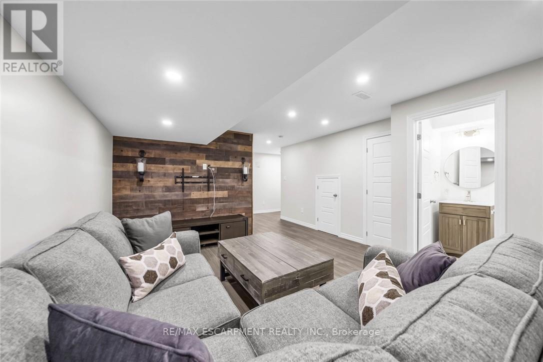 Photo 29 of 25 70 Plains Road W, Burlington ON