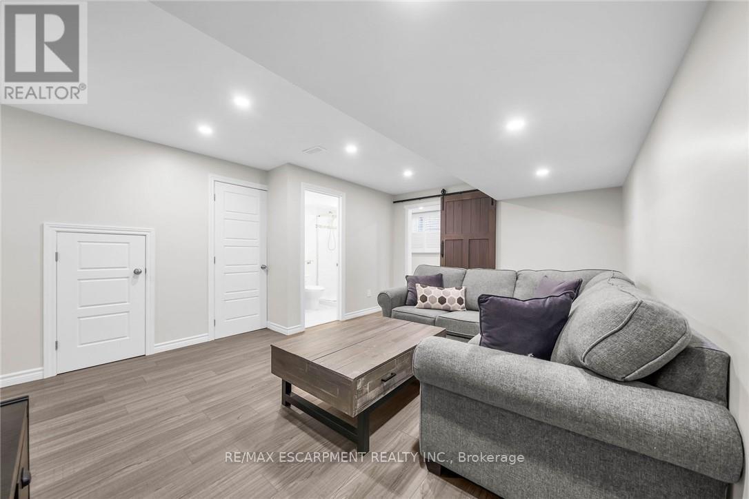 Photo 31 of 25 70 Plains Road W, Burlington ON