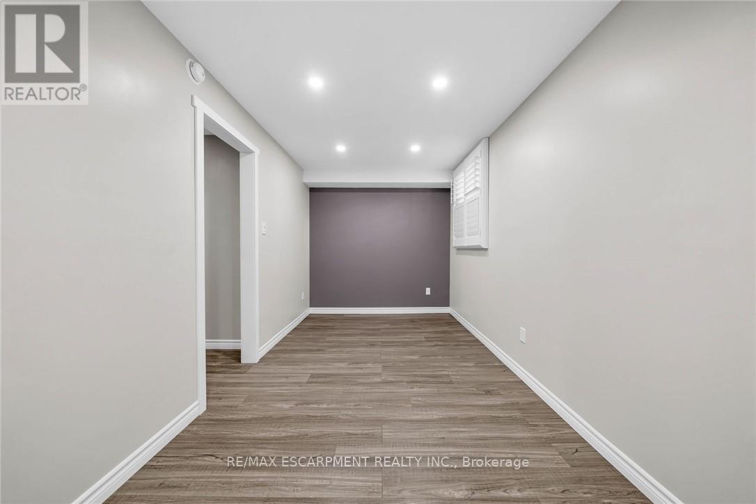 Photo 34 of 25 70 Plains Road W, Burlington ON