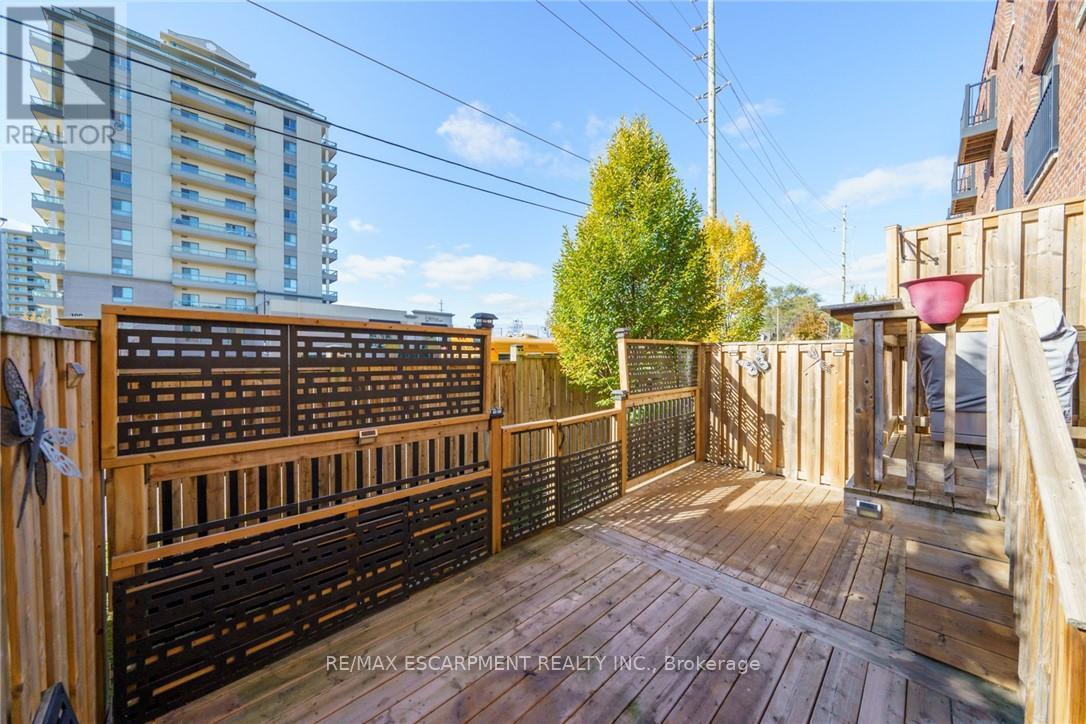 Photo 41 of 25 70 Plains Road W, Burlington ON