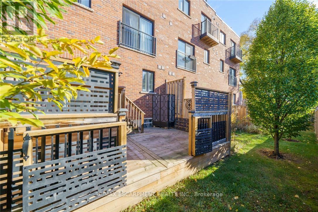 Photo 43 of 25 70 Plains Road W, Burlington ON