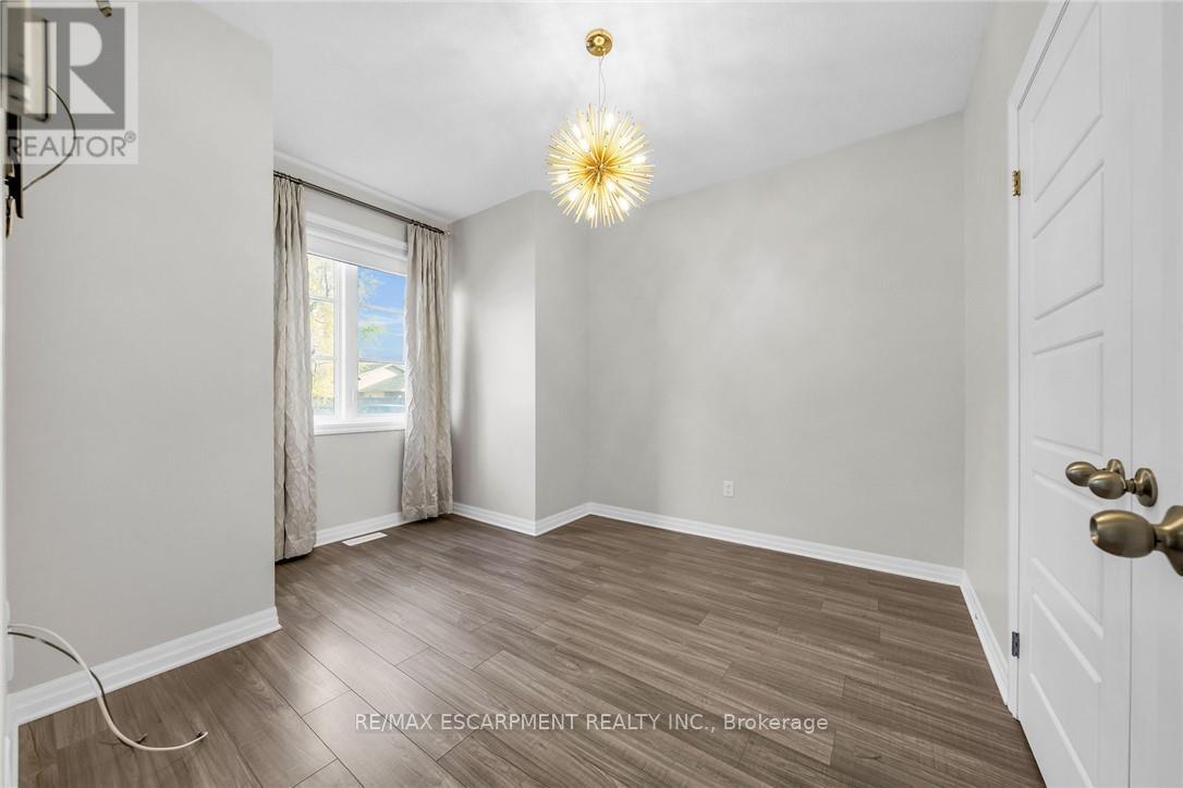 Photo 7 of 25 70 Plains Road W, Burlington ON