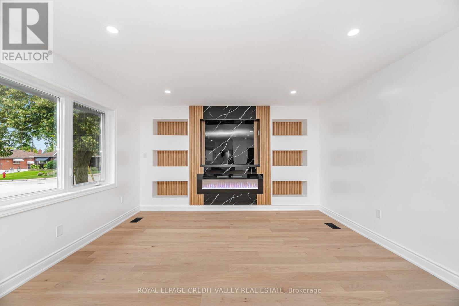 Photo 12 of Upper 812 Tenth Avenue, Hamilton ON