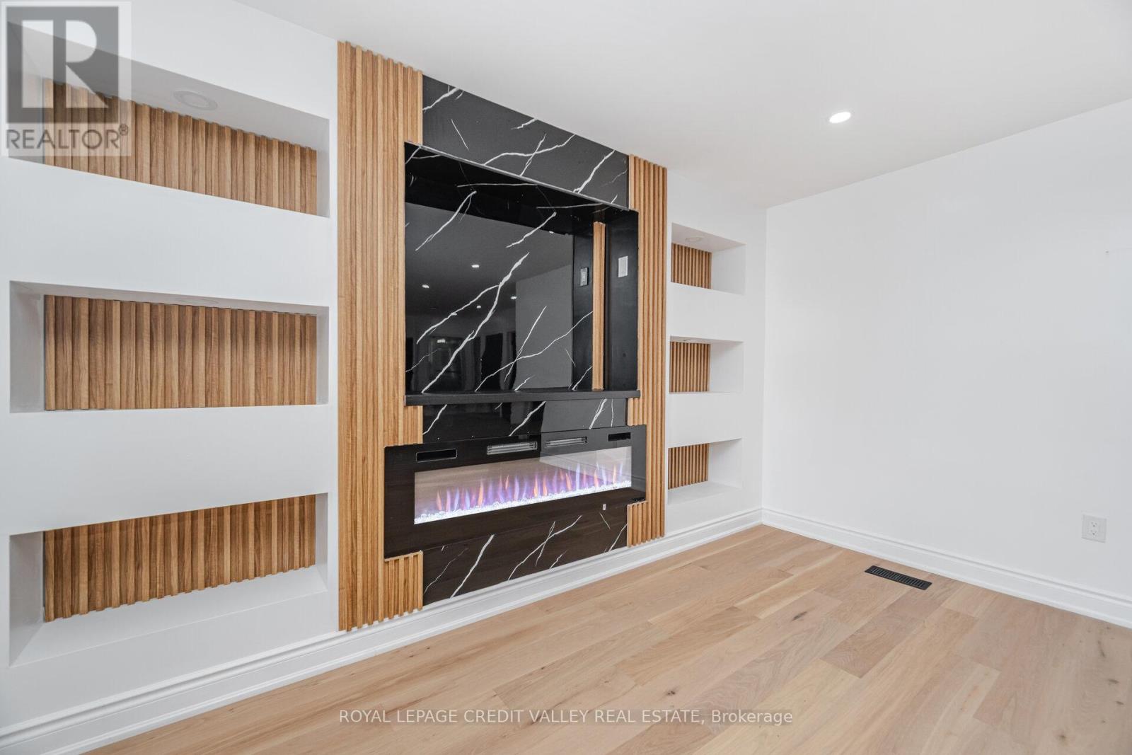 Photo 13 of Upper 812 Tenth Avenue, Hamilton ON