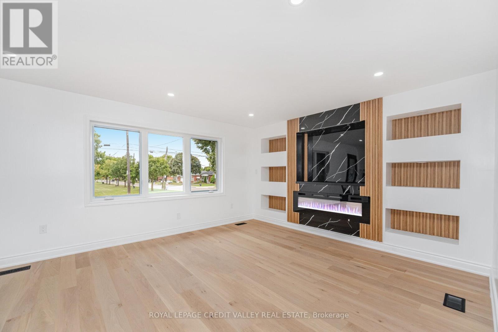 Photo 14 of Upper 812 Tenth Avenue, Hamilton ON