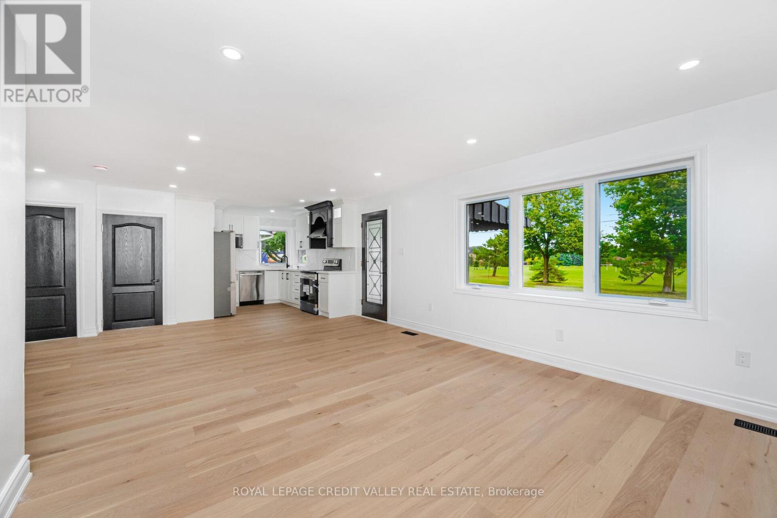 Photo 15 of Upper 812 Tenth Avenue, Hamilton ON