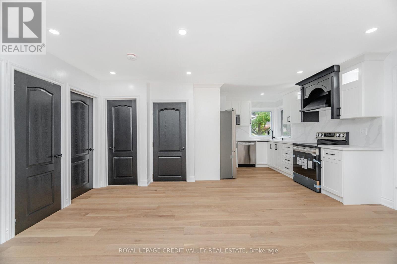 Photo 16 of Upper 812 Tenth Avenue, Hamilton ON
