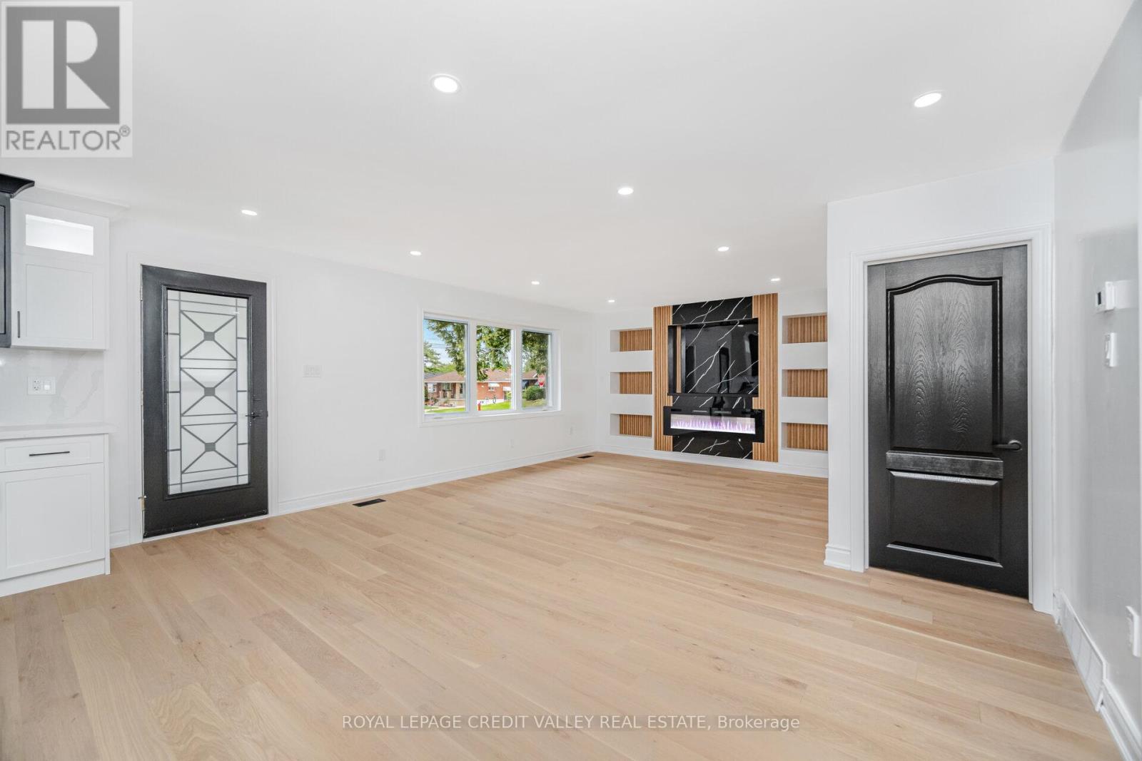 Photo 18 of Upper 812 Tenth Avenue, Hamilton ON