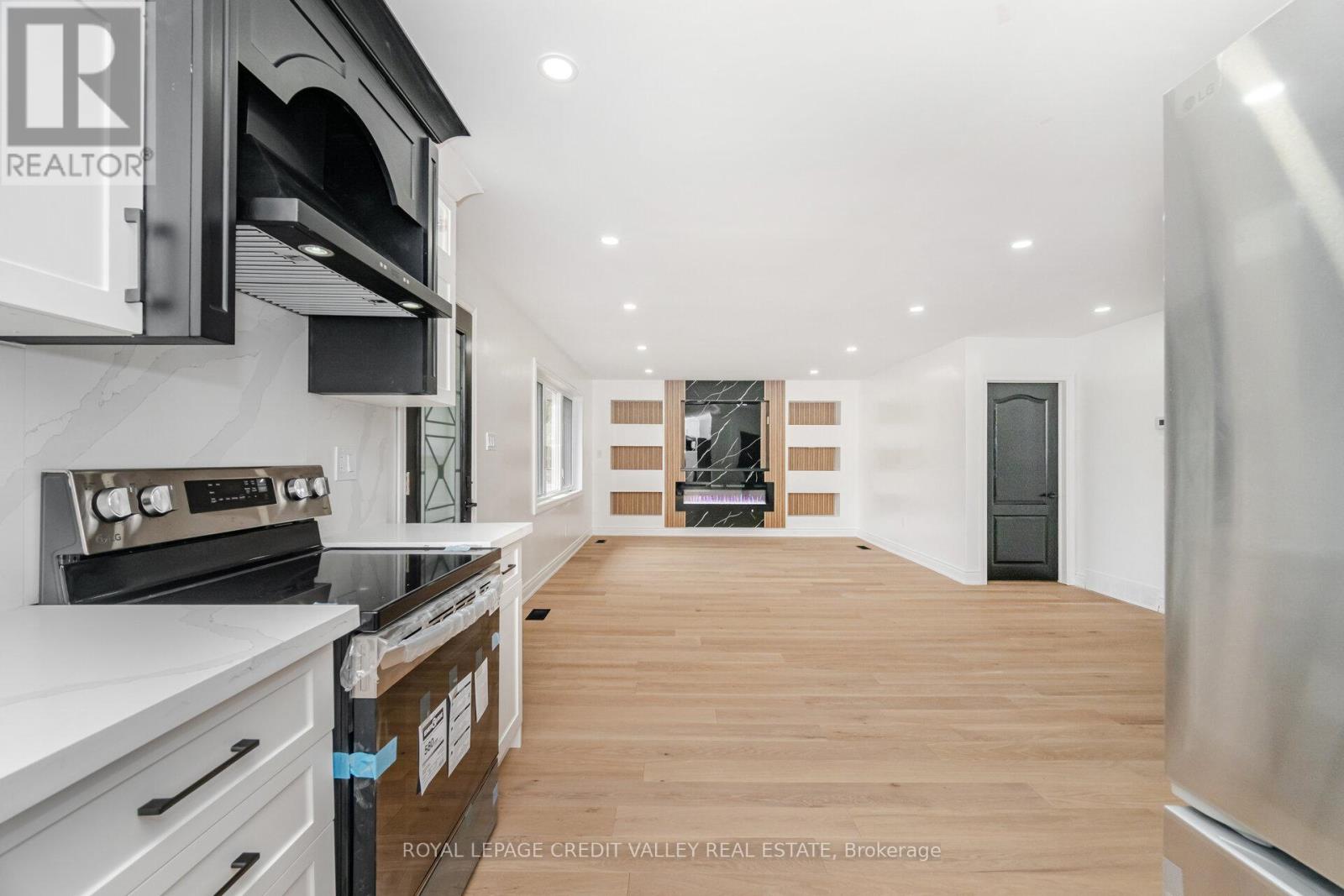 Photo 21 of Upper 812 Tenth Avenue, Hamilton ON