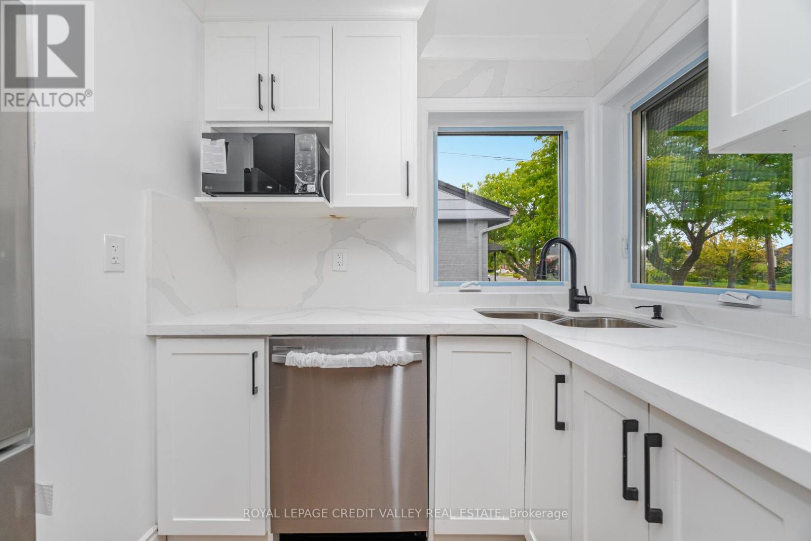 Photo 22 of Upper 812 Tenth Avenue, Hamilton ON