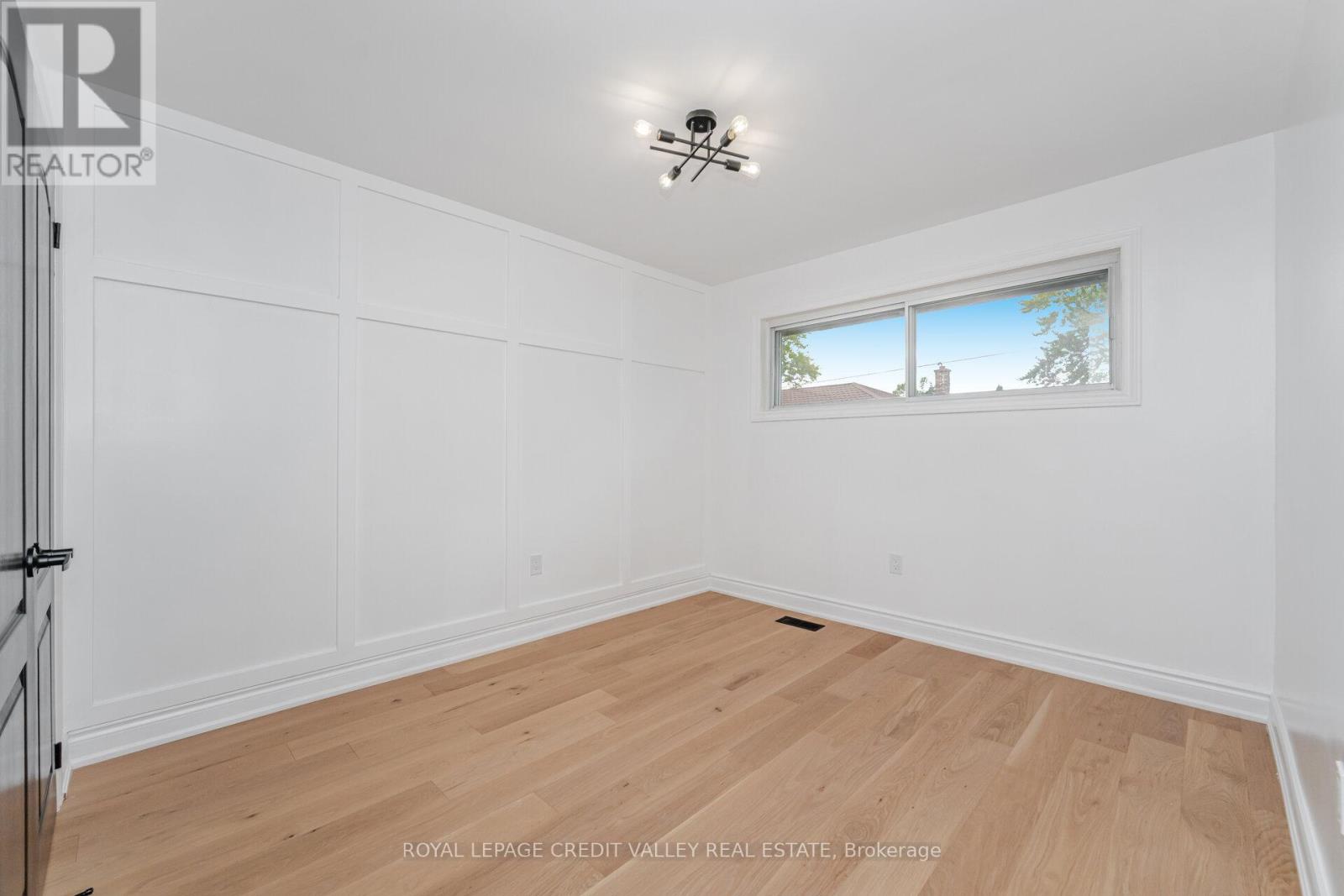 Photo 23 of Upper 812 Tenth Avenue, Hamilton ON
