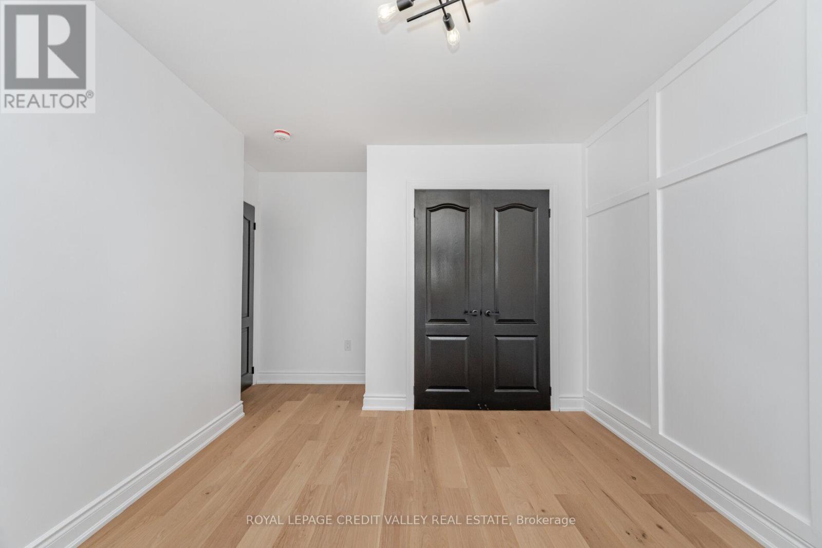 Photo 24 of Upper 812 Tenth Avenue, Hamilton ON