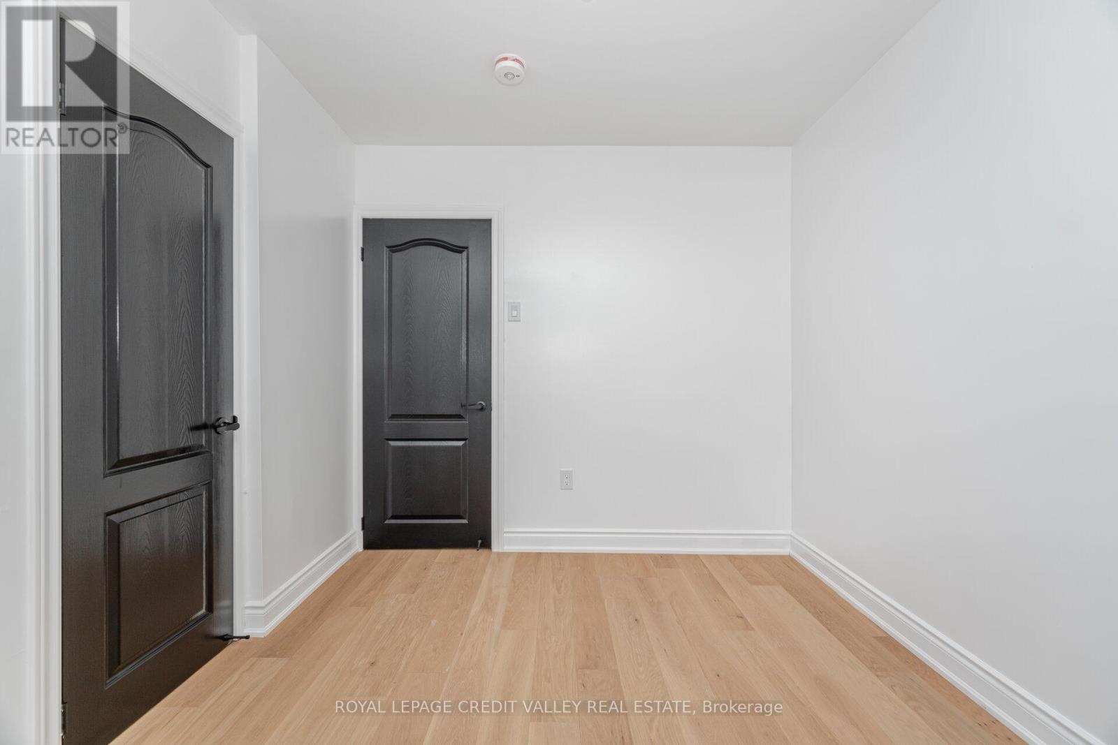 Photo 27 of Upper 812 Tenth Avenue, Hamilton ON
