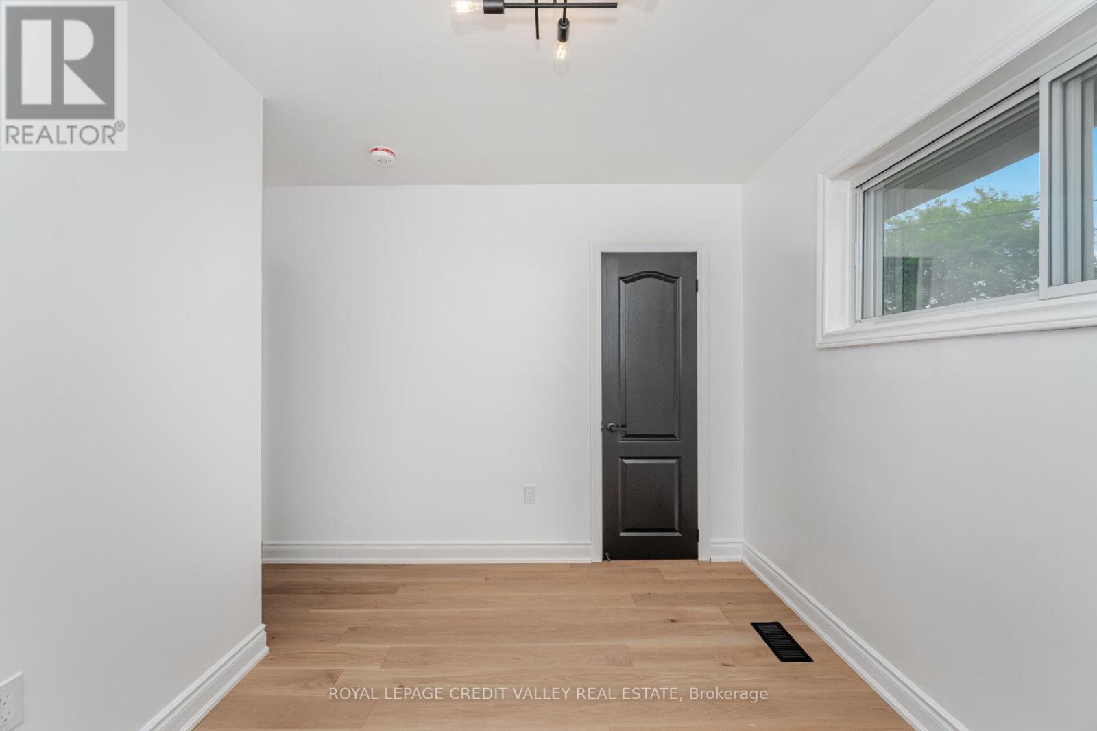 Photo 29 of Upper 812 Tenth Avenue, Hamilton ON