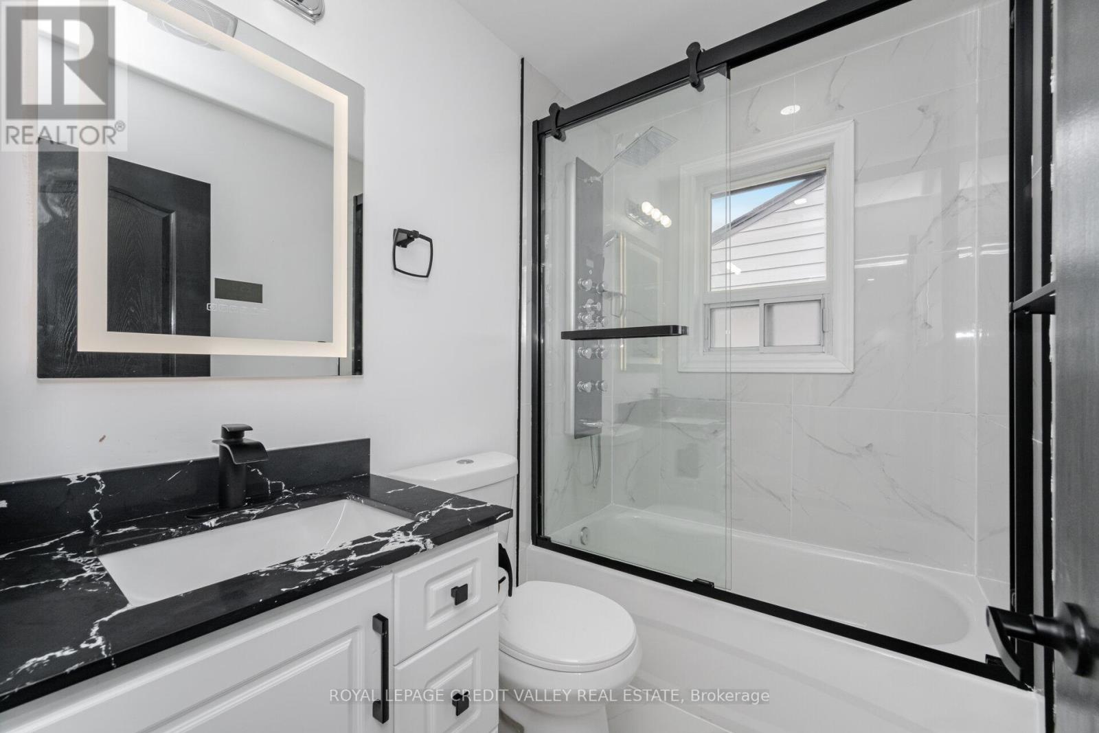 Photo 30 of Upper 812 Tenth Avenue, Hamilton ON